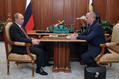 С председателем Внешэкономбанка Владимиром Дмитриевым. 10 июля 2013 года