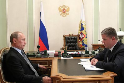 С председателем правления компании «РусГидро» Евгением Додом. 22 июля 2013 года