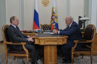 С временно исполняющим обязанности Главы Республики Хакасия Виктором Зиминым. 5 августа 2013 года