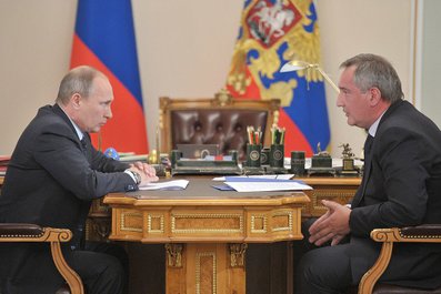 С Заместителем Председателя Правительства Дмитрием Рогозиным. 9 октября 2013 года