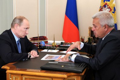 С президентом компании «ЛУКОЙЛ» Вагитом Алекперовым. 10 октября 2013 года