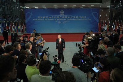 По итогам официального визита в Китай Владимир Путин ответил на вопросы журналистов. 21 мая 2014 года