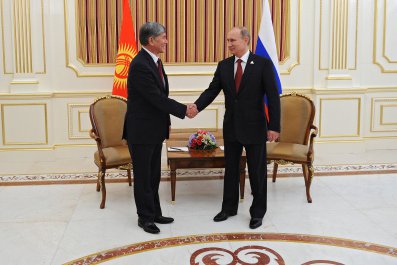 С Президентом Киргизии Алмазбеком Атамбаевым. 29 мая 2014 года