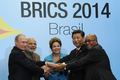 Участники саммита БРИКС: Владимир Путин, Премьер-министр Индии Нарендра Моди, Президент Бразилии Дилма Роуссефф, Председатель Китайской Народной Республики Си Цзиньпин и Президент ЮАР Джейкоб Зума. 15 июля 2014 года