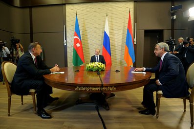Встреча с Президентом Азербайджана Ильхамом Алиевым (слева) и Президентом Армении Сержем Саргсяном. 10 августа 2014 года