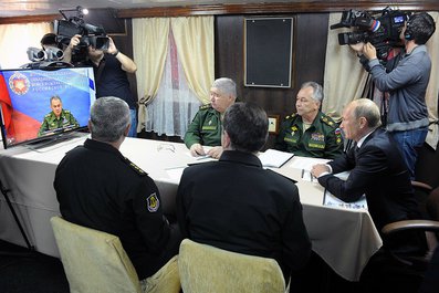 В режиме видеоконференции Министр обороны Сергей Шойгу доложил Президенту о ходе учений «Восток-2014». 23 сентября 2014 года
