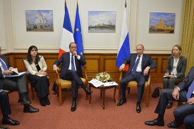В ходе встречи с Президентом Франции Франсуа Олландом. 6 декабря 2014 года