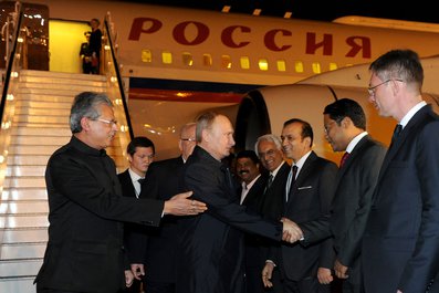Владимир Путин прибыл с официальным визитом в Индию. В аэропорту Нью-Дели. 10 декабря 2014 года