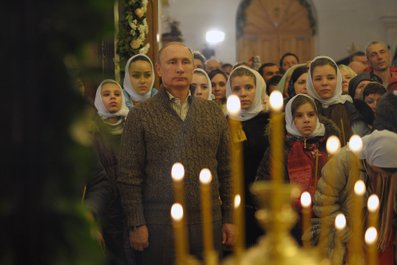 Владимир Путин присутствовал на Рождественском богослужении в храме в честь Покрова Пресвятой Богородицы, расположенном в селе Отрадное под Воронежем. 7 января 2015 года